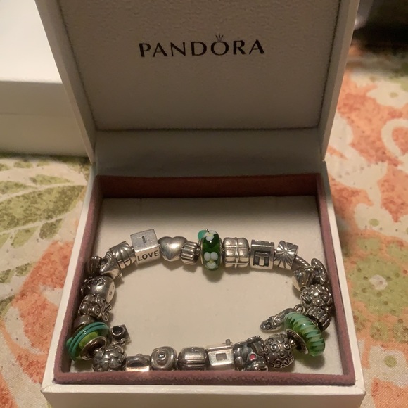Pandora bracelet with 22 charms - Picture 2 of 2